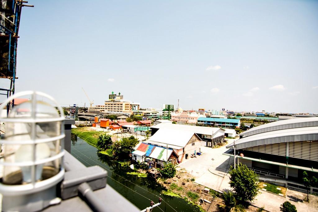 At Ease Hotel Suvarnabhumi Bang Phli Exterior photo