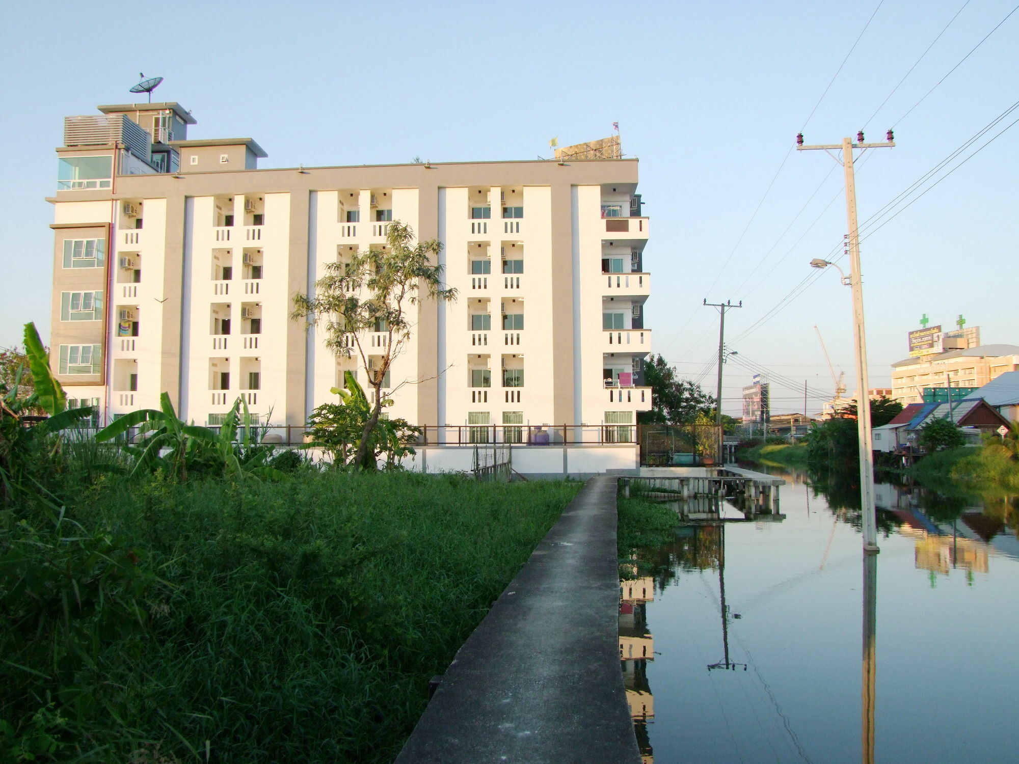 At Ease Hotel Suvarnabhumi Bang Phli Exterior photo