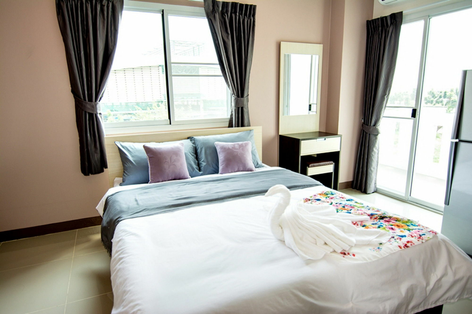 At Ease Hotel Suvarnabhumi Bang Phli Exterior photo