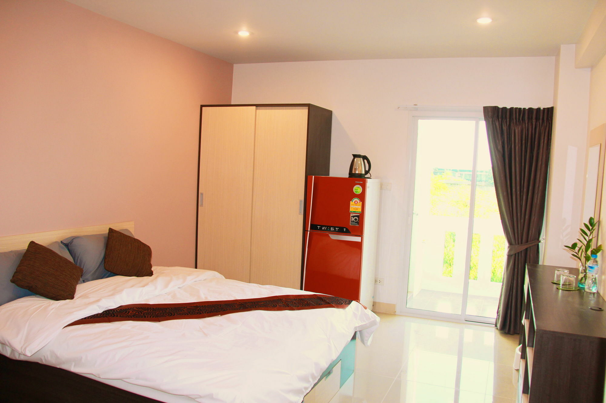 At Ease Hotel Suvarnabhumi Bang Phli Exterior photo