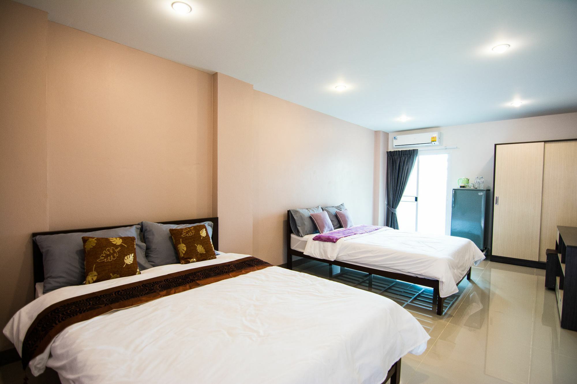 At Ease Hotel Suvarnabhumi Bang Phli Exterior photo