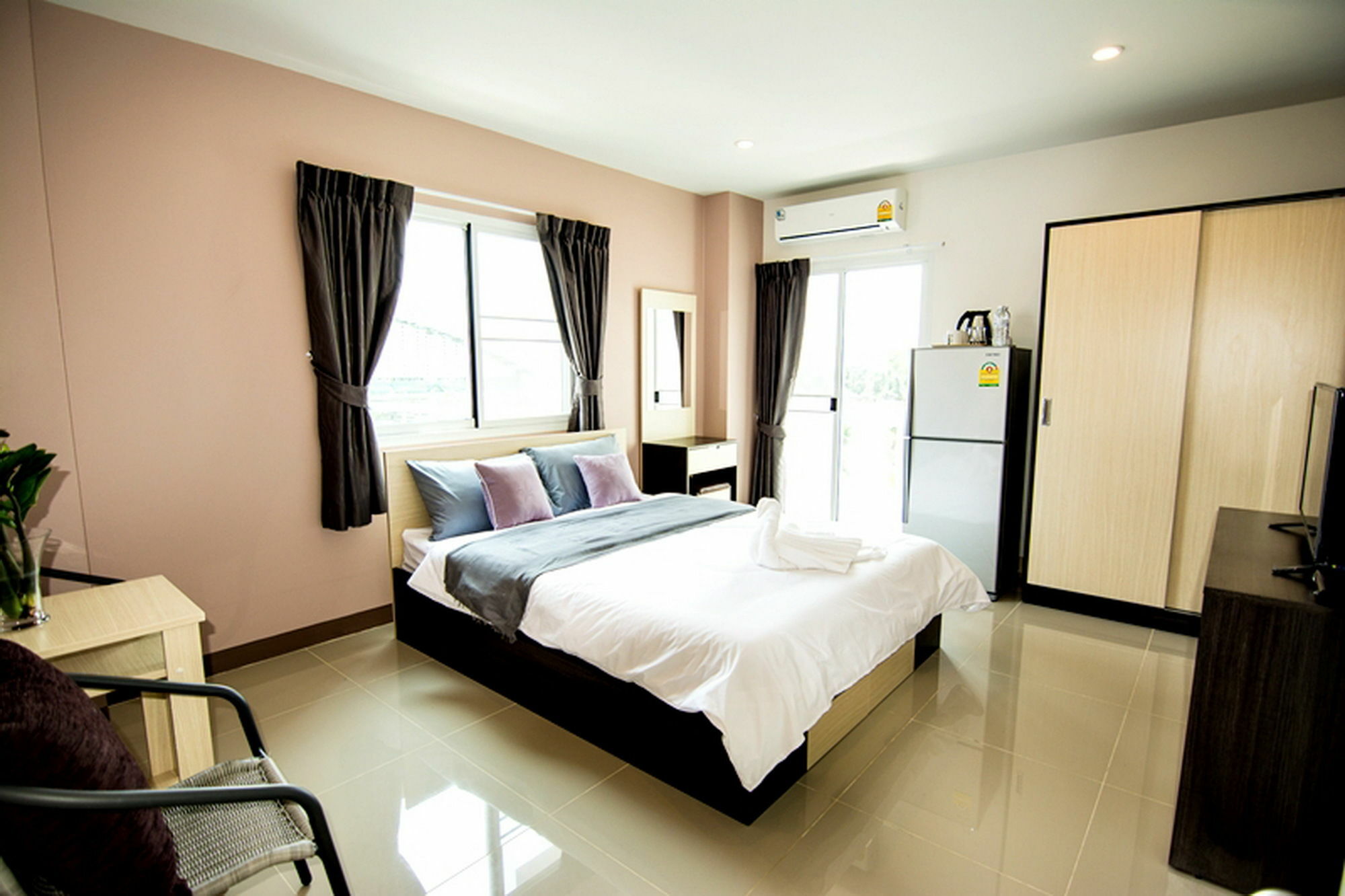 At Ease Hotel Suvarnabhumi Bang Phli Exterior photo